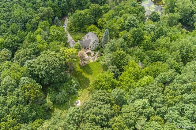 2411 Farmbrook Trail, Oxford, MI 48370