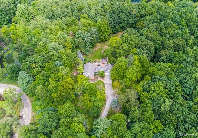 2411 Farmbrook Trail, Oxford, MI 48370