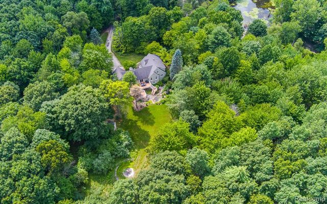 2411 Farmbrook Trail, Oxford, MI 48370