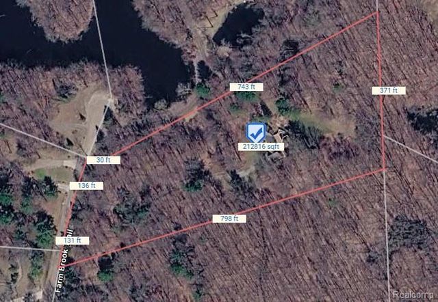 2411 Farmbrook Trail, Oxford, MI 48370