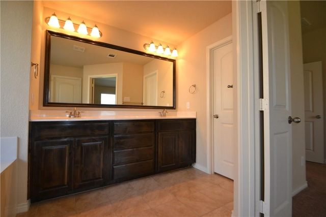 804 Willow Wood Drive, Saginaw, TX 76179