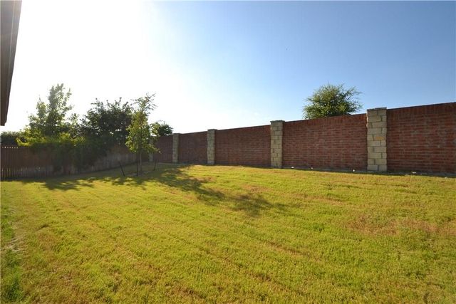 804 Willow Wood Drive, Saginaw, TX 76179
