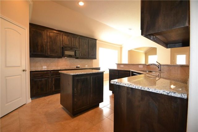 804 Willow Wood Drive, Saginaw, TX 76179