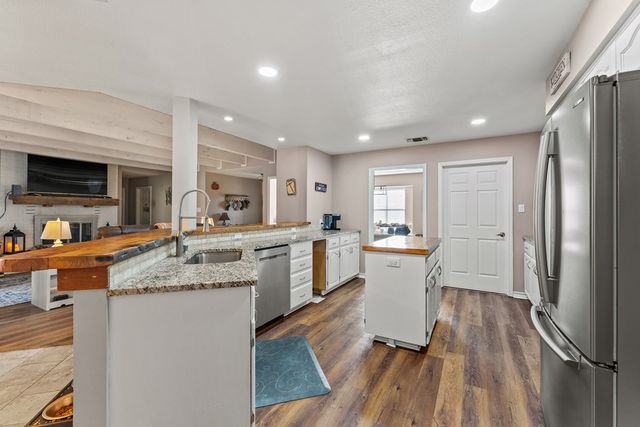 117 Holly Hill Dr, Ingram, TX 78025