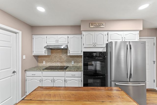 117 Holly Hill Dr, Ingram, TX 78025