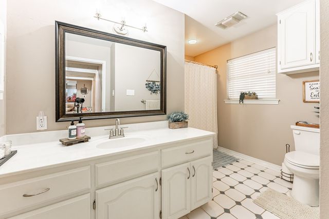 117 Holly Hill Dr, Ingram, TX 78025