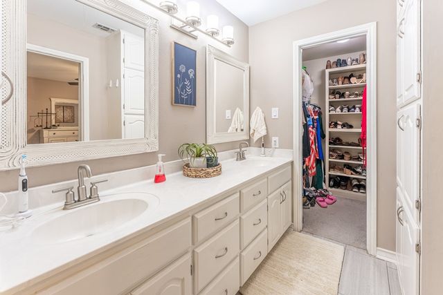 117 Holly Hill Dr, Ingram, TX 78025