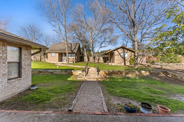 117 Holly Hill Dr, Ingram, TX 78025