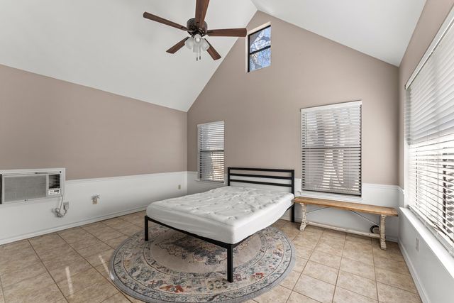 117 Holly Hill Dr, Ingram, TX 78025