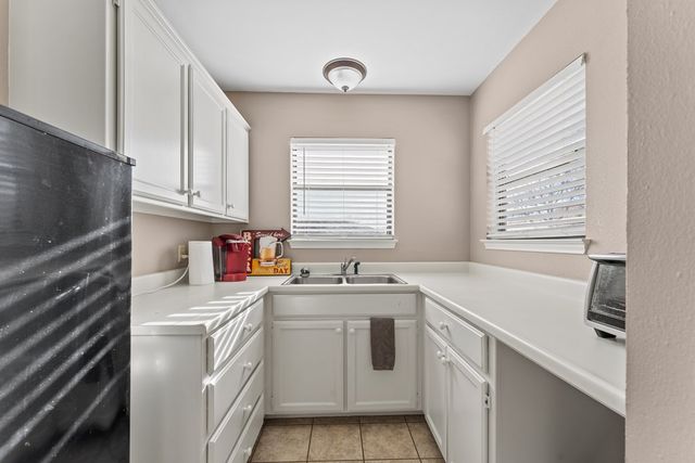 117 Holly Hill Dr, Ingram, TX 78025