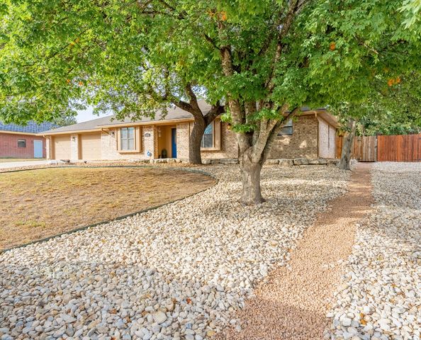 117 Holly Hill Dr, Ingram, TX 78025
