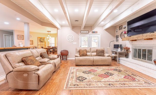 117 Holly Hill Dr, Ingram, TX 78025