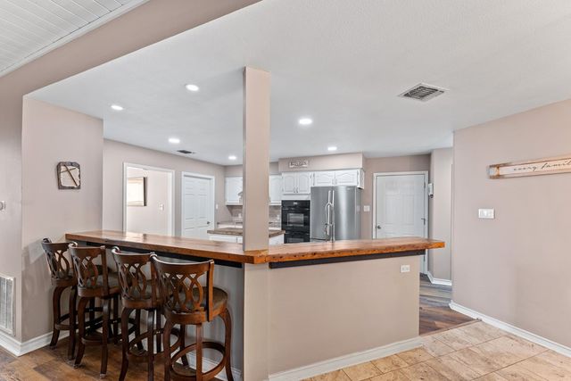 117 Holly Hill Dr, Ingram, TX 78025