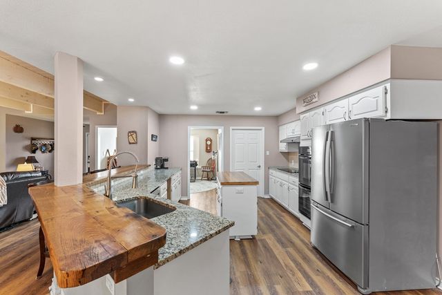 117 Holly Hill Dr, Ingram, TX 78025