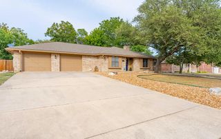 117 Holly Hill Dr, Ingram, TX 78025