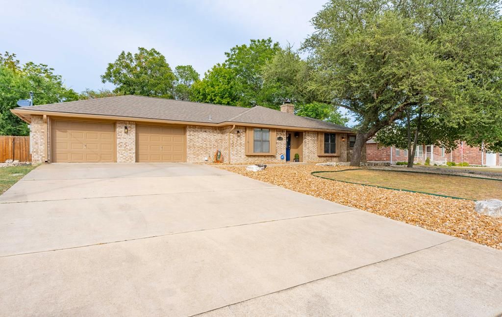 117 Holly Hill Dr, Ingram, TX 78025