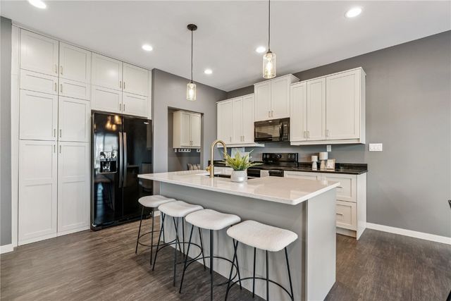 7113 Chenango Lane SW, Cedar Rapids, IA 52404