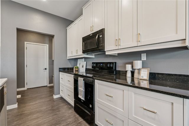 7113 Chenango Lane SW, Cedar Rapids, IA 52404