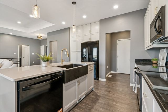 7113 Chenango Lane SW, Cedar Rapids, IA 52404