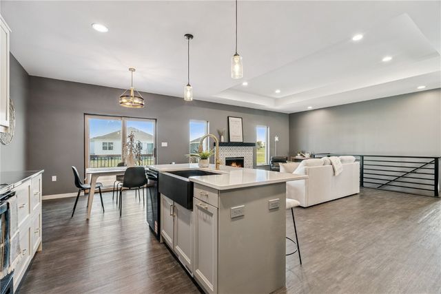 7113 Chenango Lane SW, Cedar Rapids, IA 52404