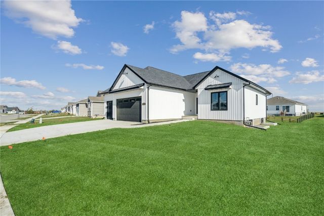 7113 Chenango Lane SW, Cedar Rapids, IA 52404