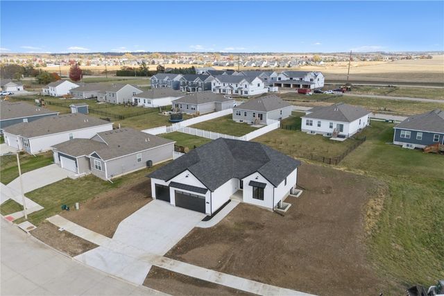 7113 Chenango Lane SW, Cedar Rapids, IA 52404