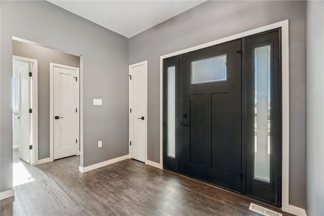 7113 Chenango Lane SW, Cedar Rapids, IA 52404