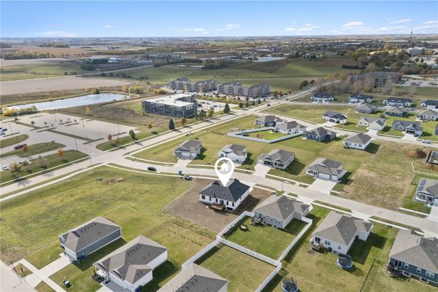 7113 Chenango Lane SW, Cedar Rapids, IA 52404