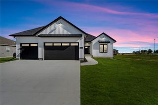 7113 Chenango Lane SW, Cedar Rapids, IA 52404