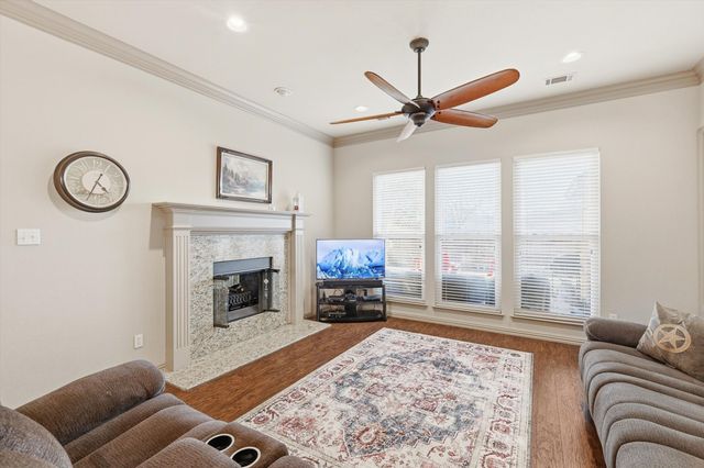 3318 Summergrove Drive, Arlington, TX 76001