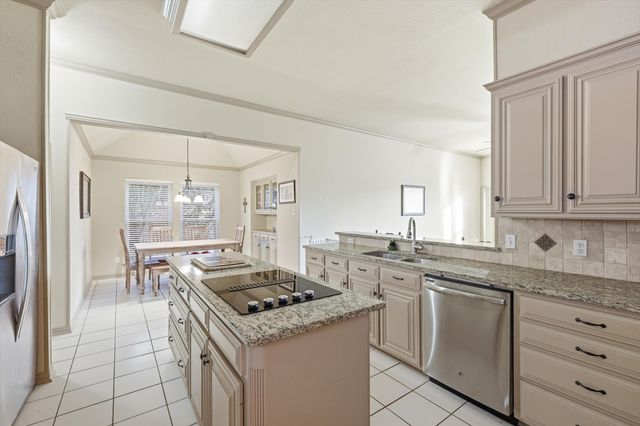 3318 Summergrove Drive, Arlington, TX 76001