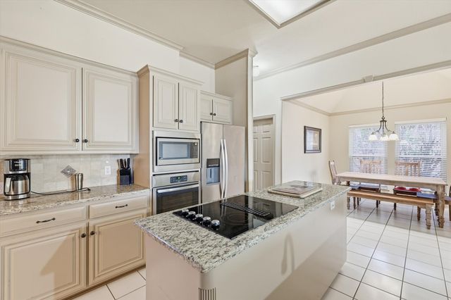 3318 Summergrove Drive, Arlington, TX 76001