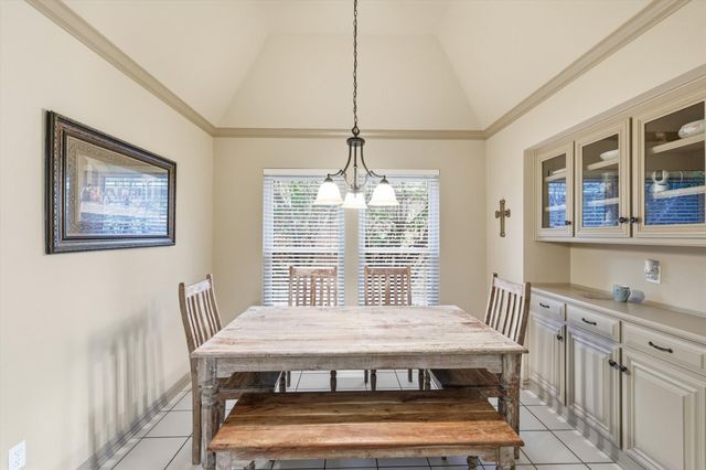 3318 Summergrove Drive, Arlington, TX 76001