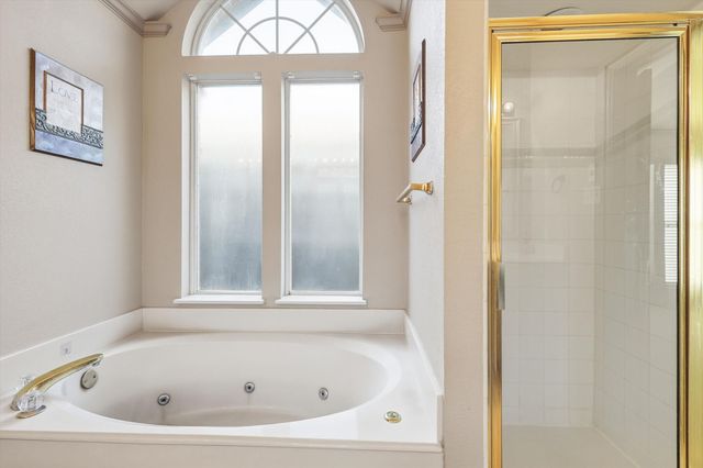 3318 Summergrove Drive, Arlington, TX 76001