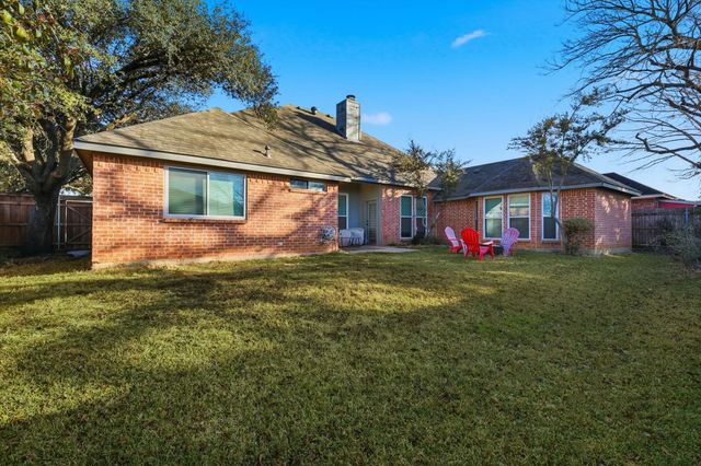 3318 Summergrove Drive, Arlington, TX 76001