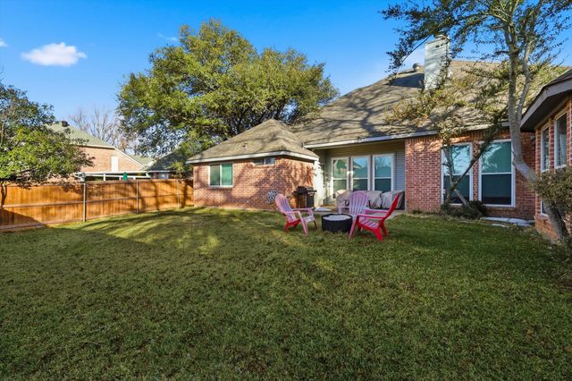 3318 Summergrove Drive, Arlington, TX 76001