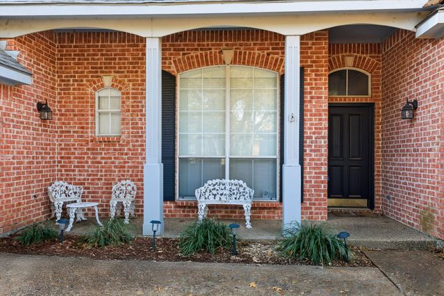 3318 Summergrove Drive, Arlington, TX 76001