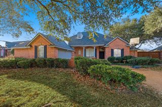 3318 Summergrove Drive, Arlington, TX 76001