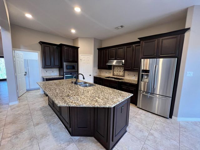 7007 Fall Creek Lane, Missouri City, TX 77459