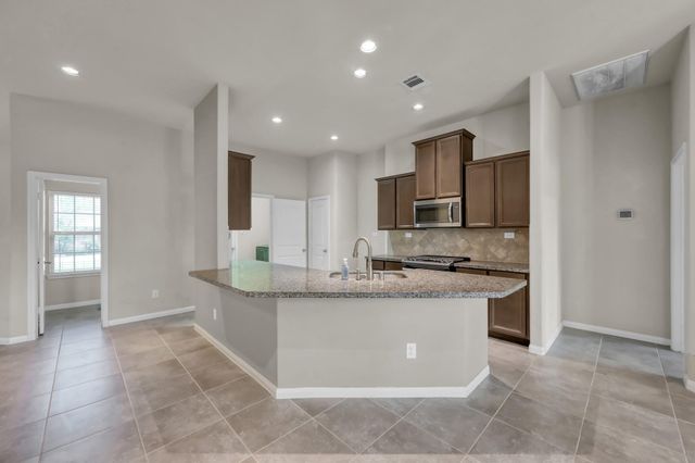 398 Rolling Hills Drive, Conroe, TX 77304