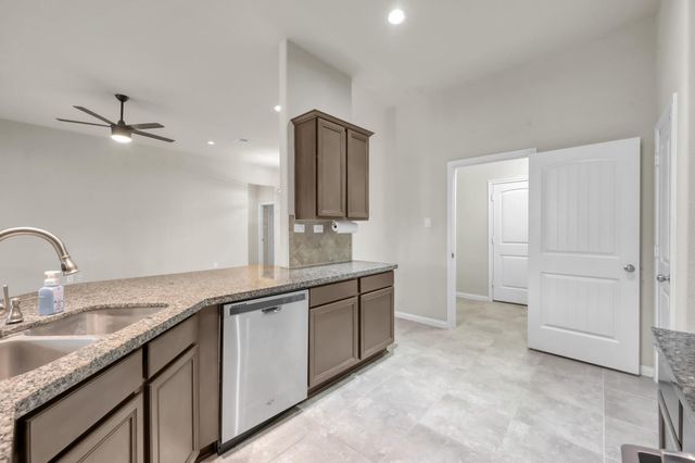 398 Rolling Hills Drive, Conroe, TX 77304