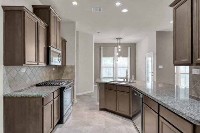 398 Rolling Hills Drive, Conroe, TX 77304