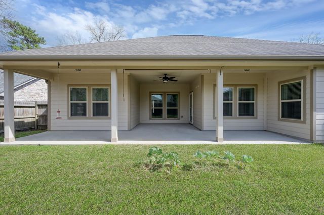 398 Rolling Hills Drive, Conroe, TX 77304