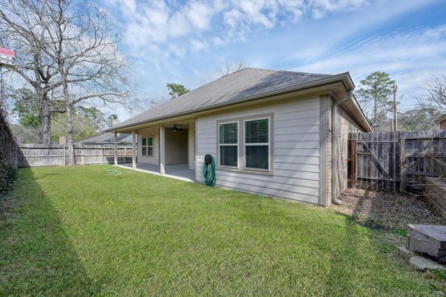 398 Rolling Hills Drive, Conroe, TX 77304