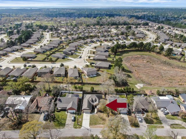 398 Rolling Hills Drive, Conroe, TX 77304