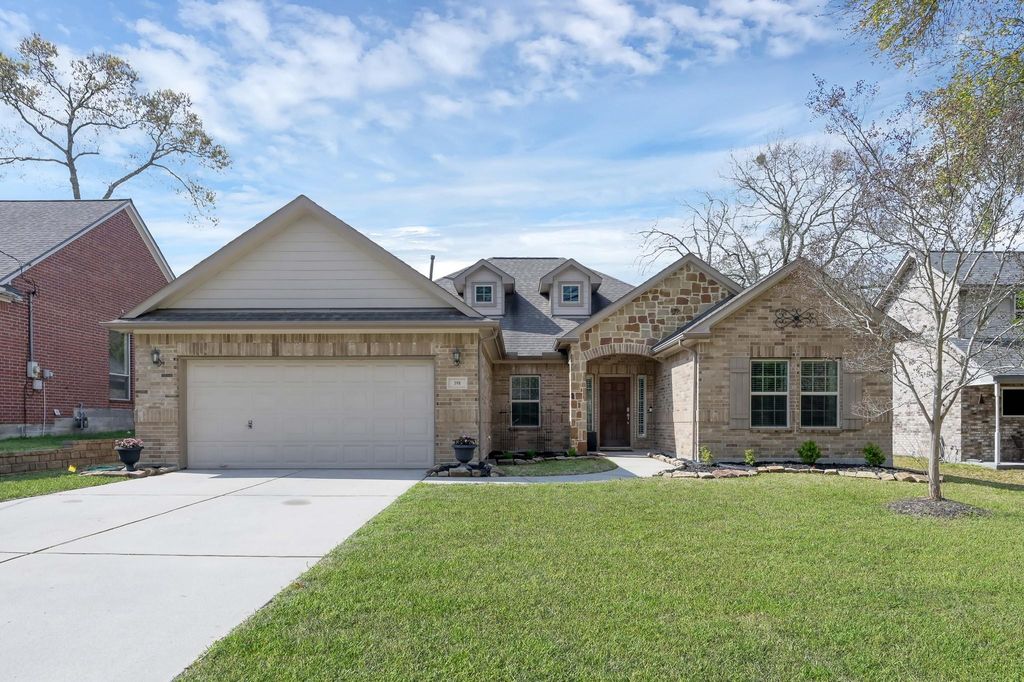 398 Rolling Hills Drive, Conroe, TX 77304