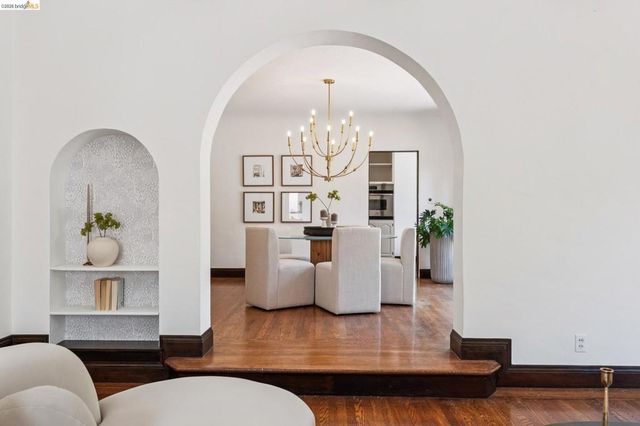 2615 La Cuesta Ave, Oakland, CA 94611