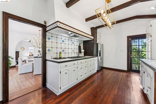 2615 La Cuesta Ave, Oakland, CA 94611