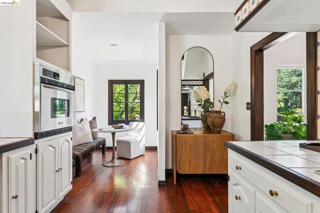 2615 La Cuesta Ave, Oakland, CA 94611