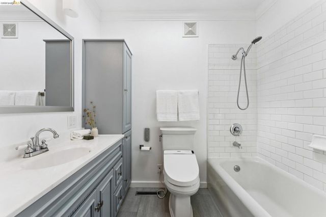 2615 La Cuesta Ave, Oakland, CA 94611